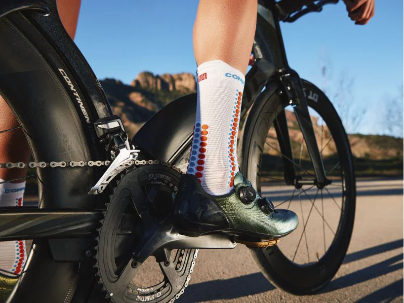 Compressport Unisex's Pro Racing Socks v4.0 Bike - White/Orangeade - Image 3