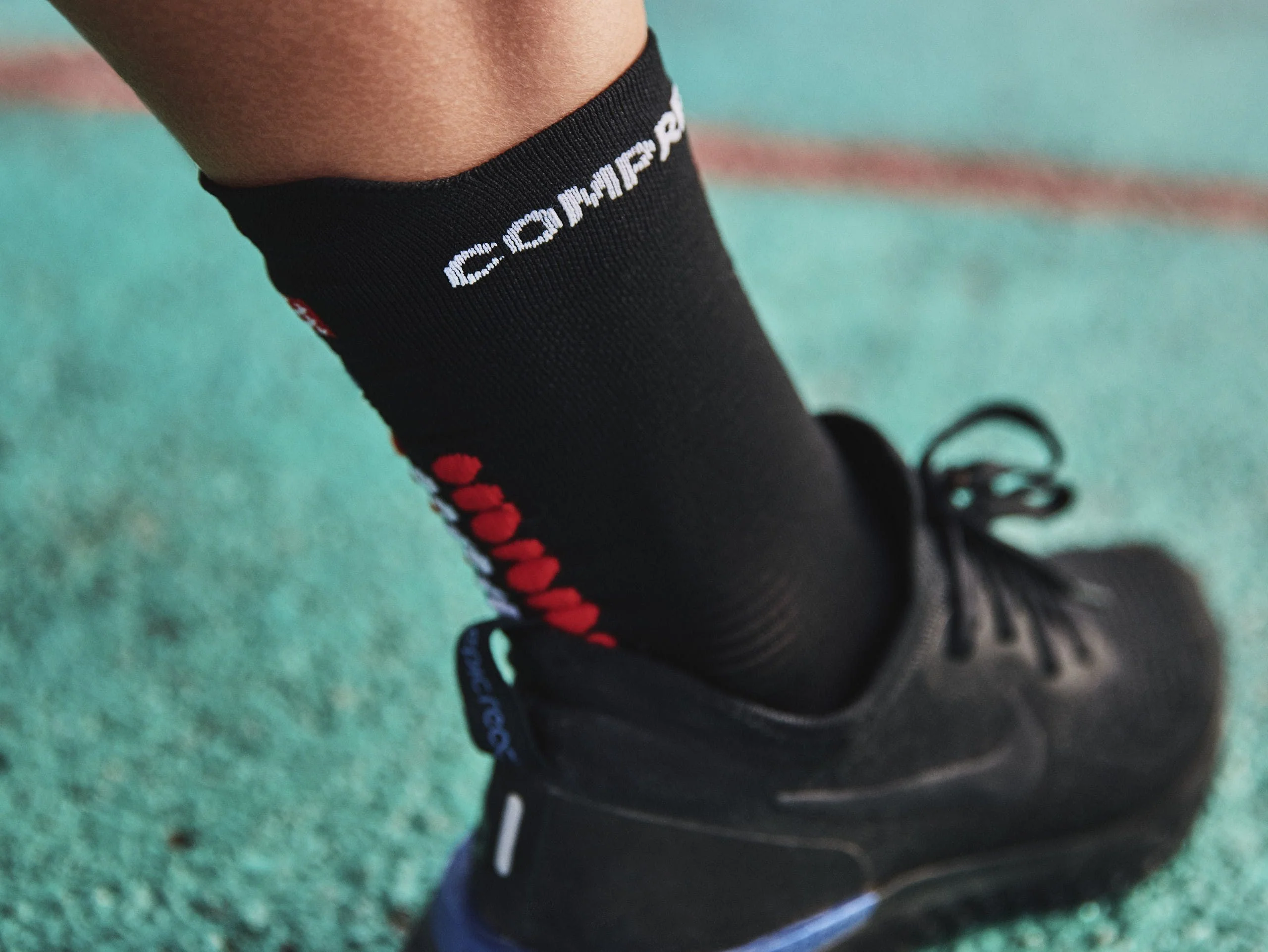 Compressport Unisex's Pro Racing Socks v4.0 Run High - Black/Red - Image 4