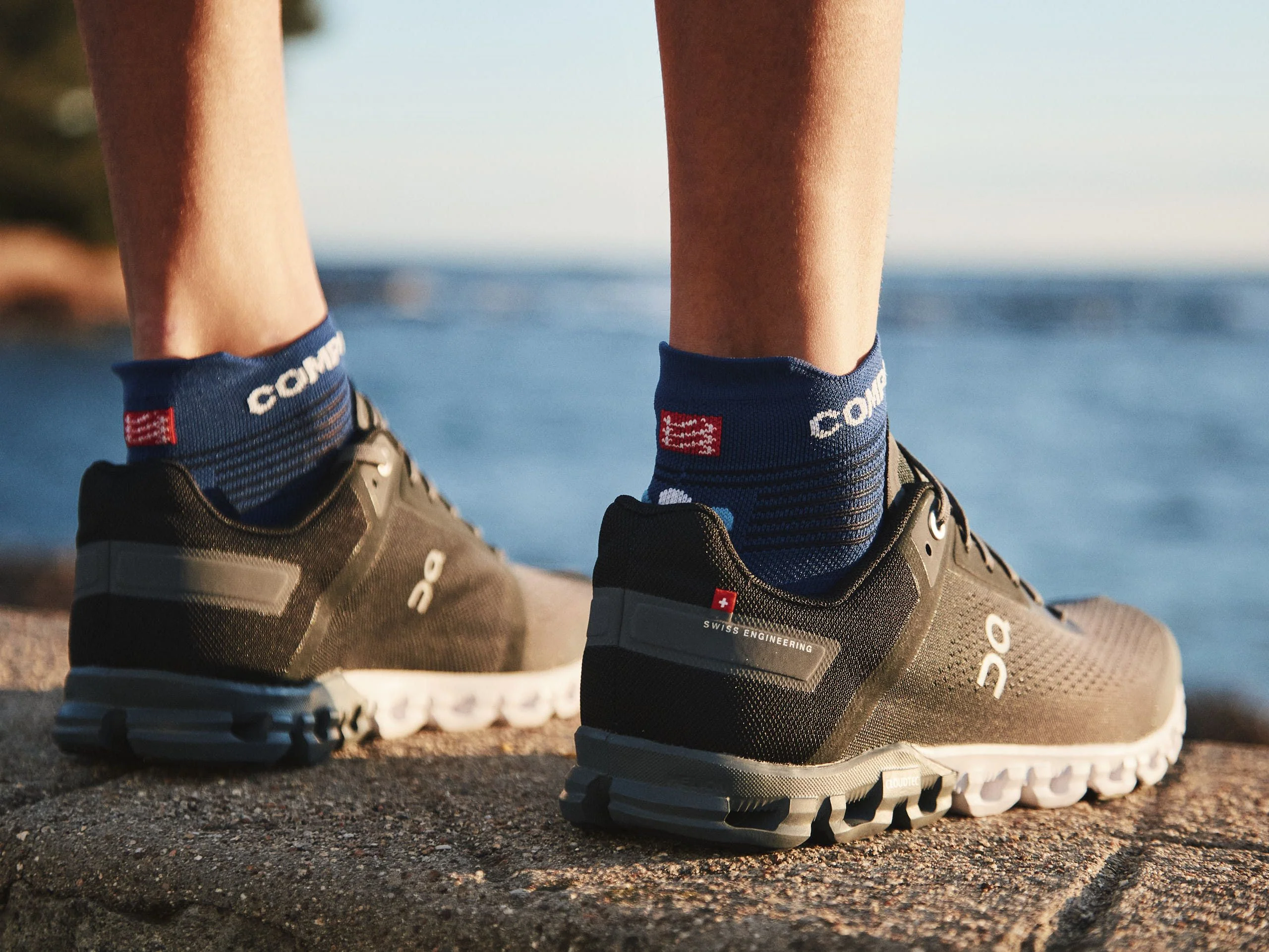 Compressport Unisex's Pro Racing Socks v4.0 Run Low - Sodalite/Fluo Blue - Image 3
