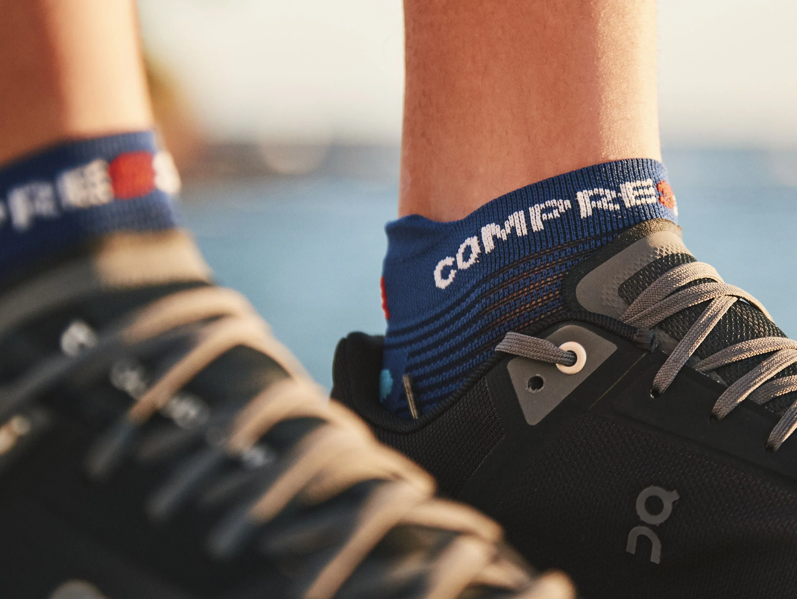 Compressport Unisex's Pro Racing Socks v4.0 Run Low - Sodalite/Fluo Blue - Image 4